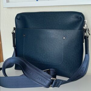 Louis Vuitton taiga Grigori Messenger Crossbody bag PM